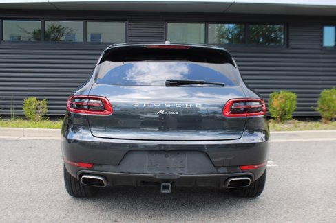 Certified 2018 Porsche Macan image 6