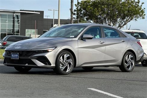 Used 2024 Hyundai Elantra SEL w/ Convenience Package image 8