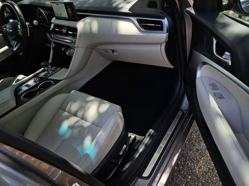 Used 2025 Genesis G70 2.5T image 9