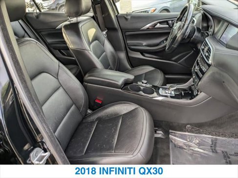 Used 2018 INFINITI QX30 image 25