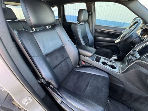 Used 2018 Jeep Grand Cherokee Altitude image 28
