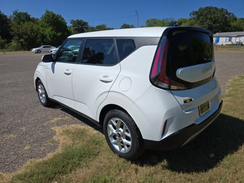 Used 2025 Kia Soul LX w/ LX Technology Package image 3