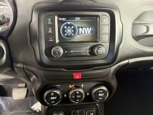 Used 2016 Jeep Renegade 75th Anniversary image 19