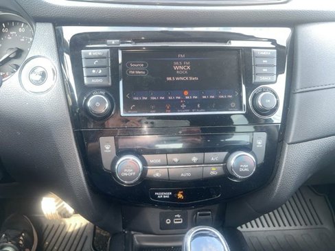 Used 2018 Nissan Rogue SV image 55