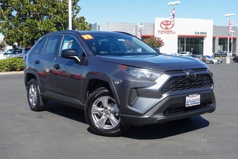 Used 2019 Toyota RAV4 LE image 4