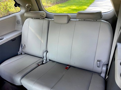 Used 2014 Toyota Sienna XLE image 16