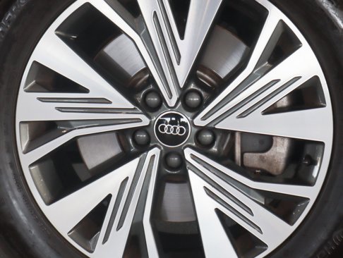 Certified 2023 Audi Q4 e-tron Premium Plus w/ Premium Plus image 5