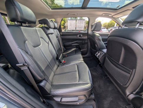 Used 2021 Kia Sorento S w/ Panoramic Sunroof Package image 5