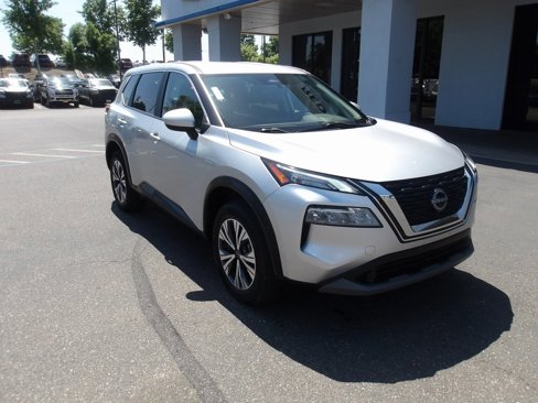 Used 2023 Nissan Rogue SV image 2