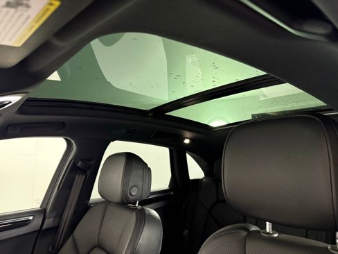 Certified 2024 Porsche Macan image 28
