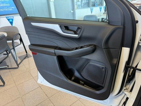 Used 2022 Ford Escape SE image 21