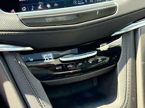 Used 2023 Cadillac XT6 Luxury w/ LPO, Floor Liner Package image 15