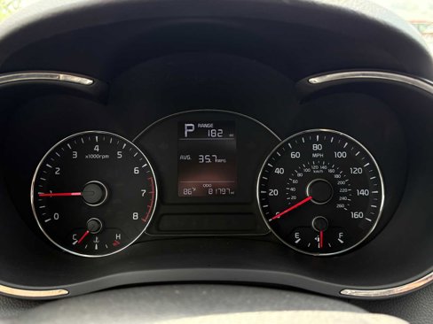 Used 2017 Kia Forte LX image 28