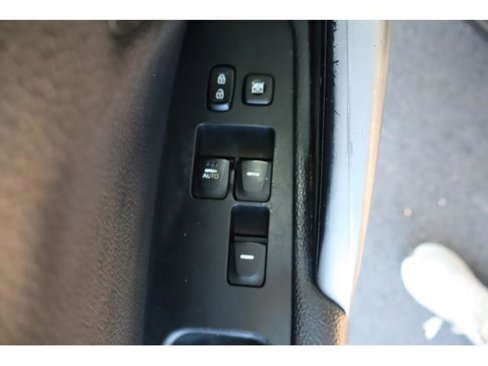 Used 2013 Hyundai Veloster w/ Tech Pkg image 8