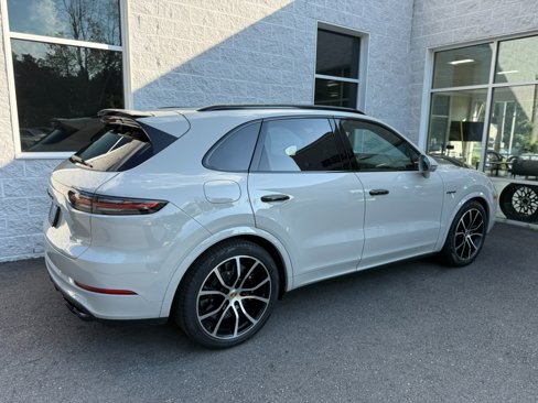 Used 2021 Porsche Cayenne Turbo S image 22