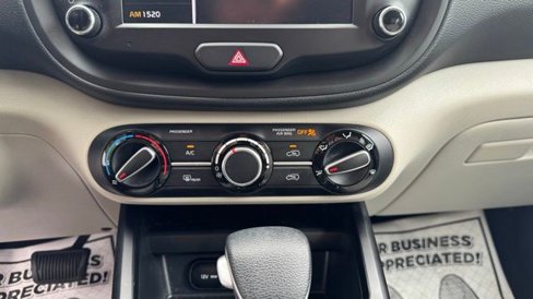 Used 2023 Kia Soul LX image 17