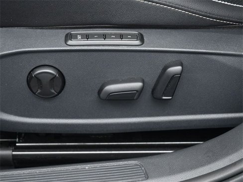 Certified 2022 Volkswagen Jetta SEL image 19