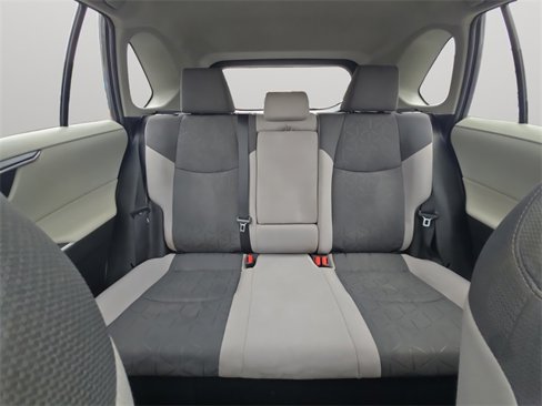 Used 2021 Toyota RAV4 XLE image 17