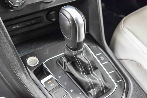 Used 2021 Volkswagen Tiguan SE w/ Panoramic Sunroof Package image 19