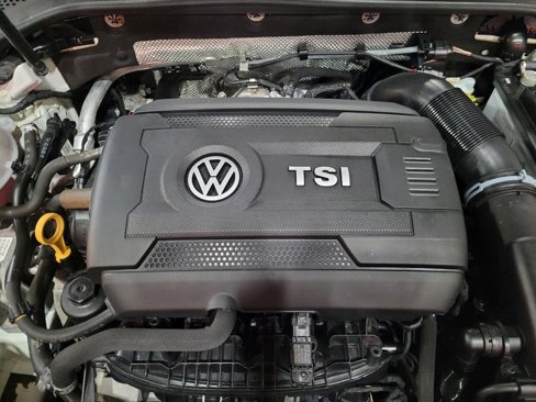 Used 2017 Volkswagen Golf S image 30