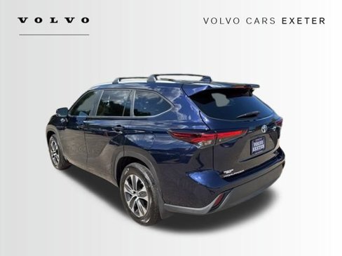 Used 2024 Toyota Highlander XLE image 3
