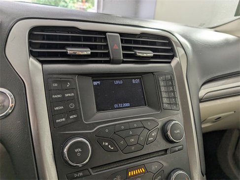 Used 2017 Ford Fusion SE image 30