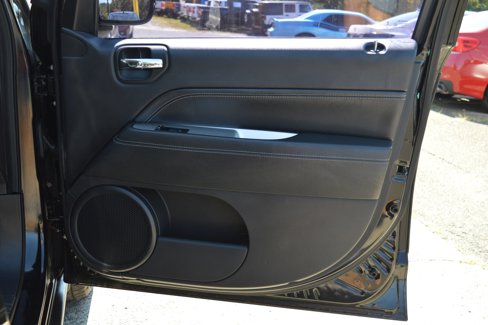 Used 2014 Jeep Compass Latitude image 29