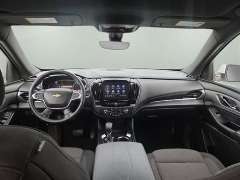 Used 2023 Chevrolet Traverse LT w/ Rear Camera Mirror Package image 2