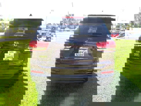 Used 2016 Kia Sorento LX image 4