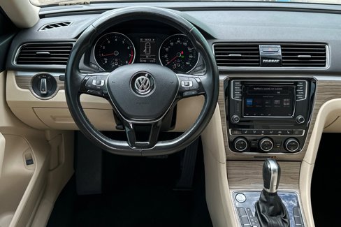 Used 2018 Volkswagen Passat 2.0T SE image 14