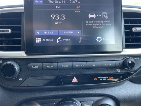 Used 2022 Hyundai Venue SEL image 22