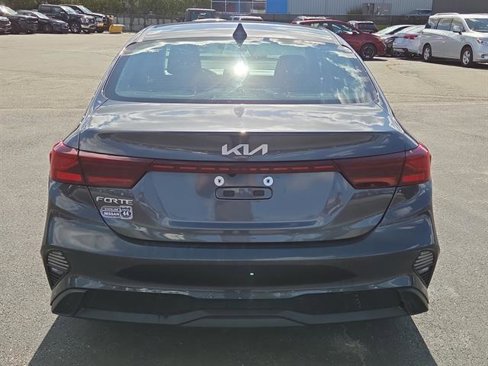 Used 2023 Kia Forte LXS w/ LXS Technology Package image 5