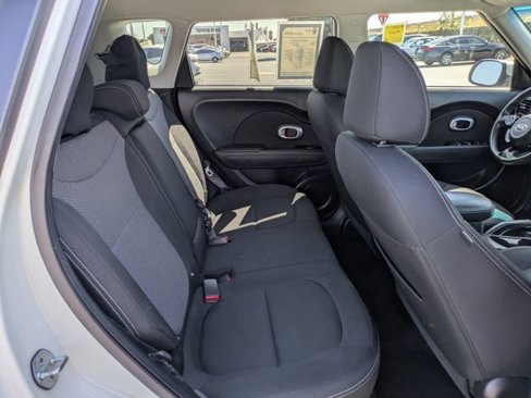 Used 2019 Kia Soul + image 8