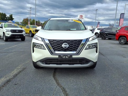 Used 2023 Nissan Rogue SV image 2