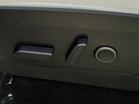Used 2022 Tesla Model Y Performance image 11