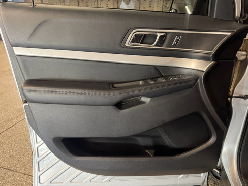 Used 2017 Ford Explorer XLT w/ Equipment Group 202A image 15
