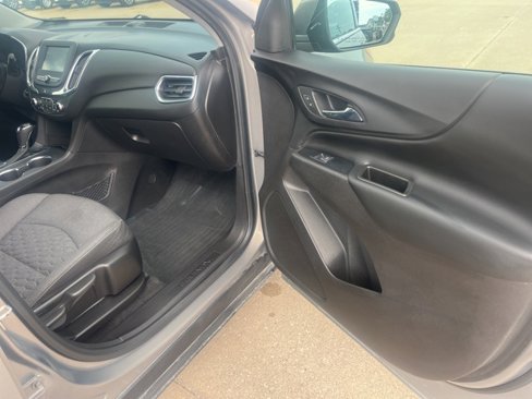 Used 2018 Chevrolet Equinox LT image 46