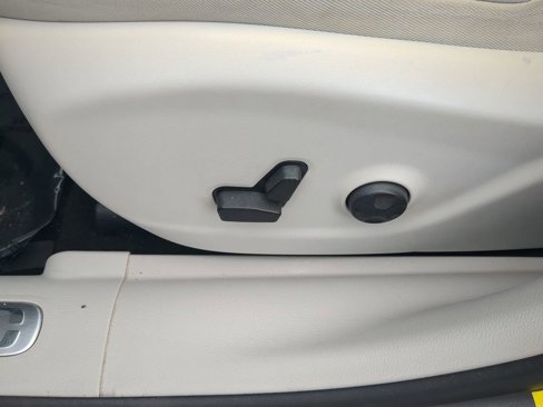 Used 2019 Jeep Cherokee Limited w/ Luxury Group image 19