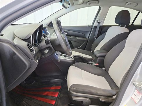 Used 2011 Chevrolet Cruze LS image 8