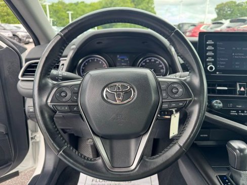 Used 2023 Toyota Camry SE image 9