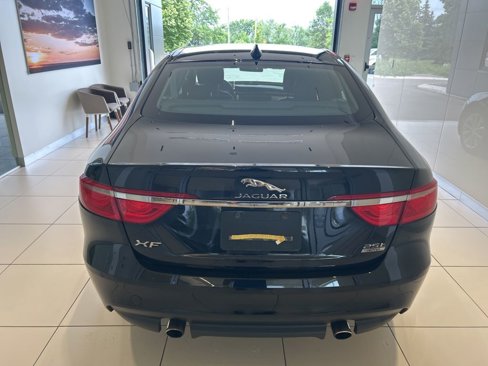 Used 2018 Jaguar XF Premium image 13