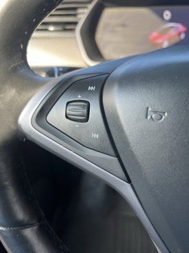 Used 2018 Tesla Model X image 35
