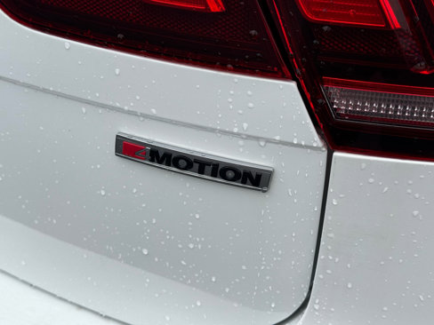 Used 2019 Volkswagen Tiguan SE w/ Panoramic Sunroof Package image 8