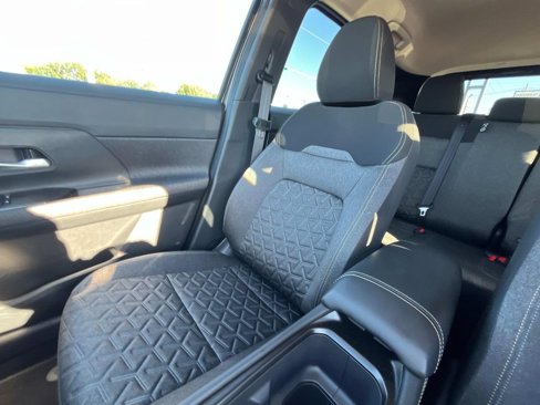 Used 2025 Nissan Kicks SV image 25