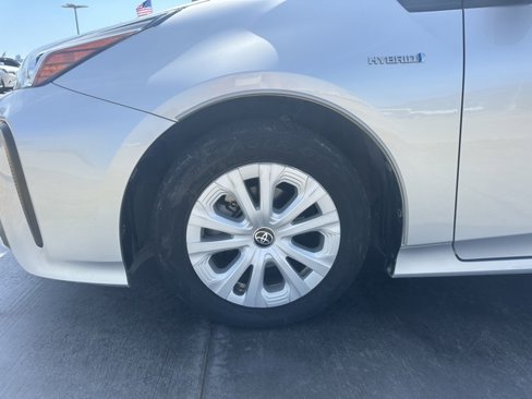 Used 2019 Toyota Prius L Eco image 4