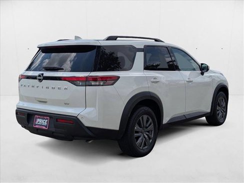 Used 2024 Nissan Pathfinder SV image 5