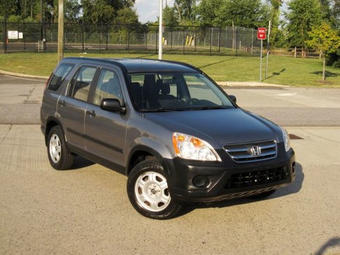 Used 2005 Honda CR-V LX image 2
