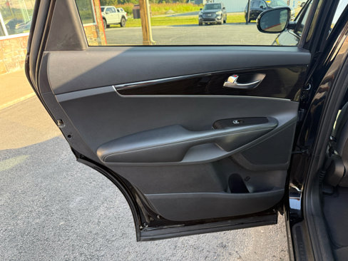 Used 2019 Kia Sorento LX image 16