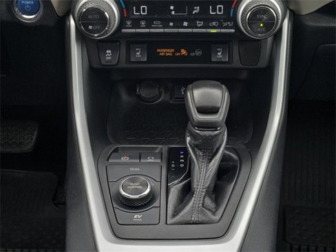 Used 2021 Toyota RAV4 XLE image 20