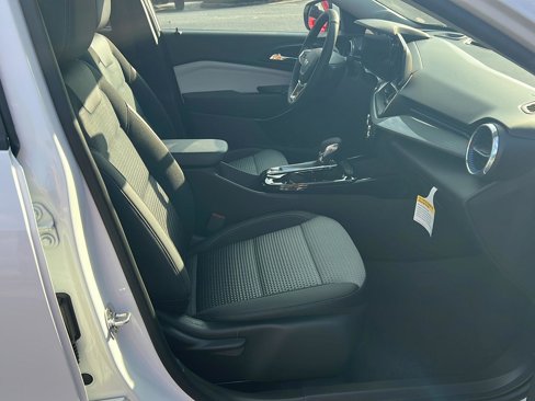 New 2025 Chevrolet Trax LT w/ Driver Confidence Package image 12